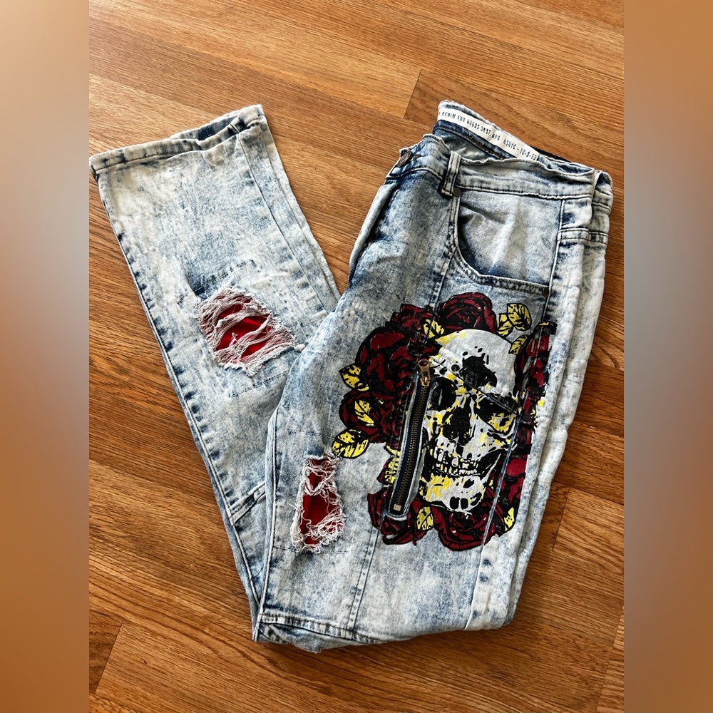 #102.   Reason men’s Acid Wash Jeans with Skull & Rose Graphic - Light Blue